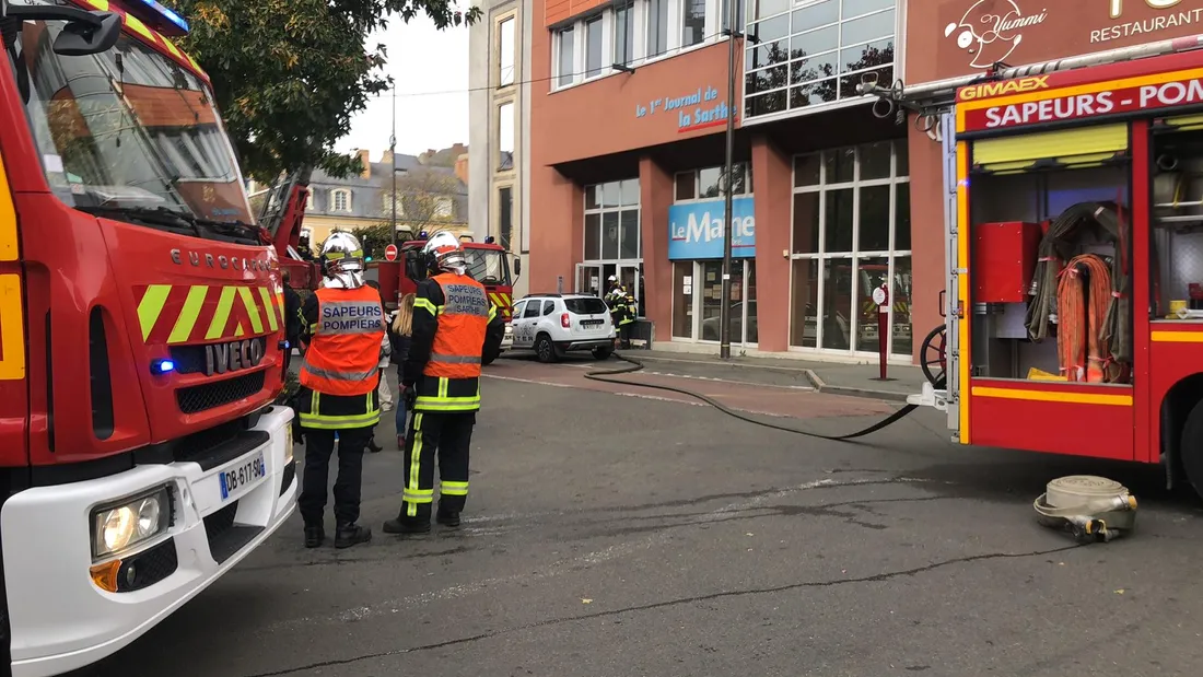 Au Mans, intervention des pompiers dans l'immeuble de la place de l'Eperon